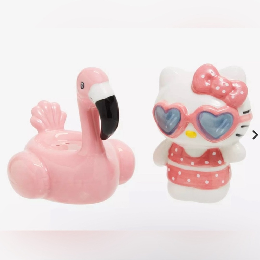 Sanrio NWT Hello Kitty Flamingo Beachside Salt & Pepper Shakers